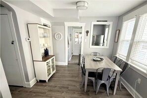Dining - Welcoming 4-bedroom house with AC in Ocean City 2nd & 3rd Floor (Ocean City)
