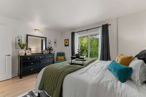 Iron/ironing board, travel cot, WiFi, bed sheets - Roark Creek View  Pool & Gym (Branson)