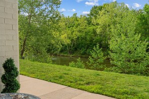 Property grounds - Roark Creek View  Pool & Gym (Branson)