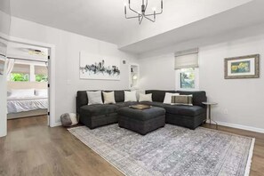 Fernseher, Stereoanlage, Arbeitsbereiche