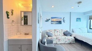 Iron/ironing board, WiFi, bed sheets - Bright Beachfront Studio + Pool (Myrtle Beach)