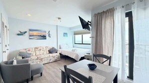 TV - Bright Beachfront Studio + Pool (Myrtle Beach)