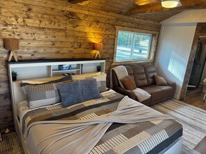 1 bedroom, WiFi, bed sheets - Tremendous cozy 1-bedroom cabin with AC/fireplace and large deck to enjoy. (Custer)