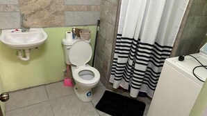 Unclassified image, 3 of 6, button - Charming 2-bedroom apartment with AC in vibrant Castries (castries)