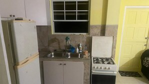 Unclassified image, 5 of 6, button - Charming 2-bedroom apartment with AC in vibrant Castries (castries)