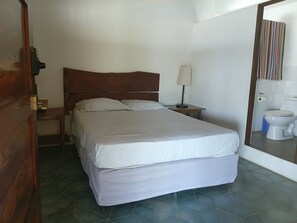 4 bedrooms, iron/ironing board, WiFi, bed sheets - Surf, Sunset & Serenity — Your Hidden Beachfront Escape at Playa Mira Flores (El Zapote, Villa el Carmen)