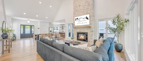 TV, fireplace