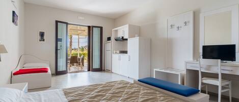 Iron/ironing board, WiFi, bed sheets