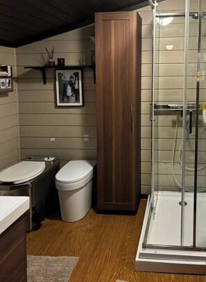Shower - Mountain cabin with magical view and tranquil lake (Matre)