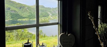 Mountain cabin with magical view and tranquil lake