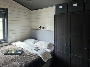 Free WiFi - Mountain cabin with magical view and tranquil lake (Matre)