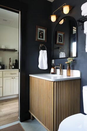 Shower, hair dryer, towels - Lake Front Boutique Hotel Unit #3 (Jones)