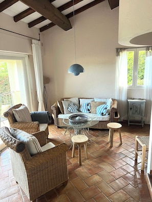 Unclassified image, 3 of 34, button - Villa on the seaside with pool in La Croix Valmer (La Croix Valmer)