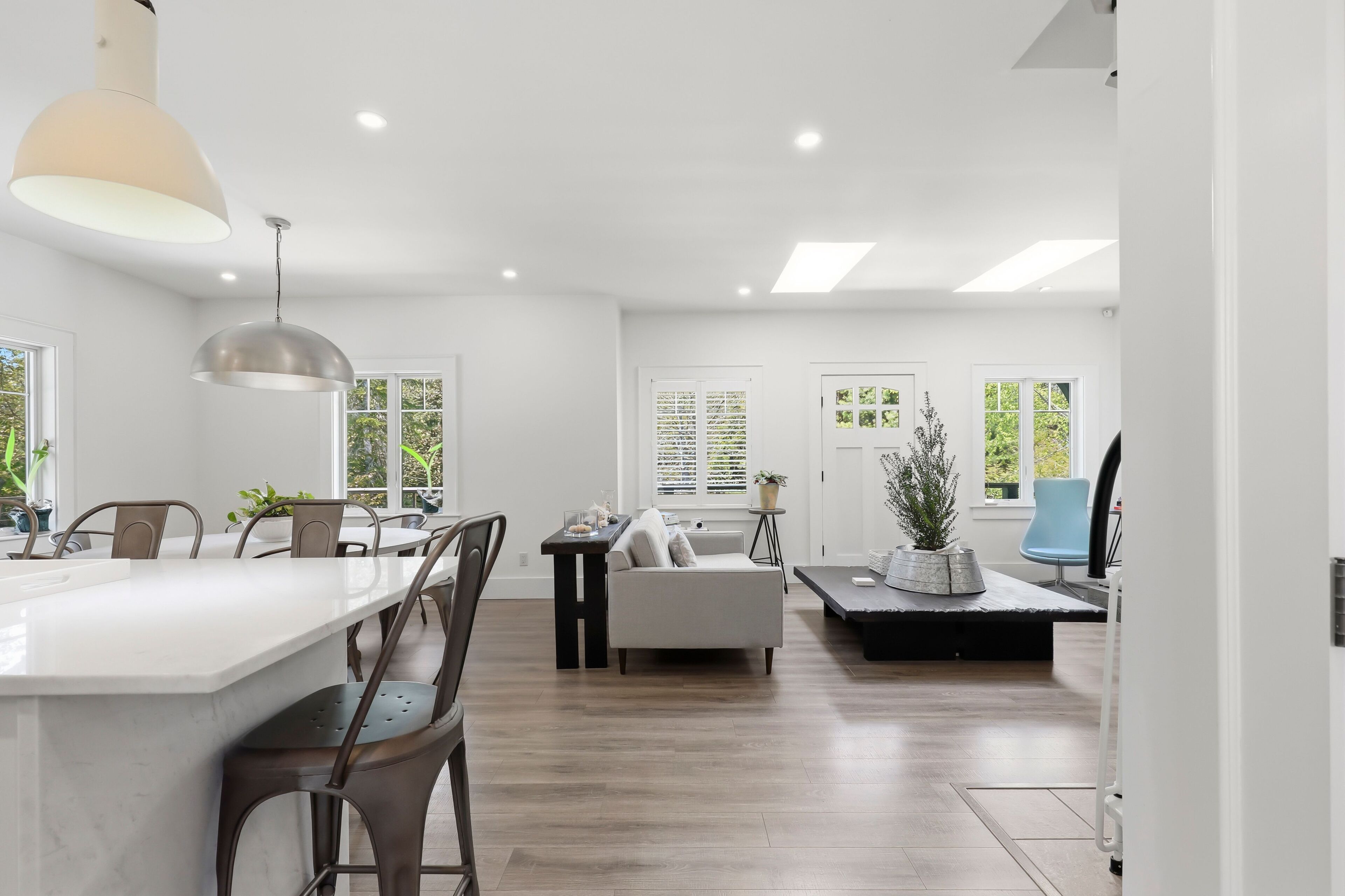 Designer Home With Wraparound Porches & Fire Pit - Wareham, MA