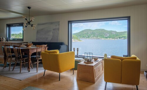 Sea view and idyll in charming island cabin