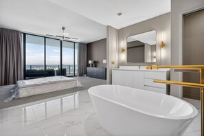 Desk, iron/ironing board, free WiFi, bed sheets - Waterfront Opulent Sky Penthouse - Aria Reserve (Miami)