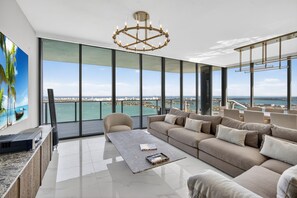 Living area - Waterfront Opulent Sky Penthouse - Aria Reserve (Miami)