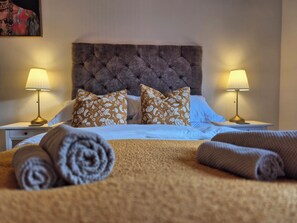 Room - City Centre Sanctuary, with free parking. (Worcester)
