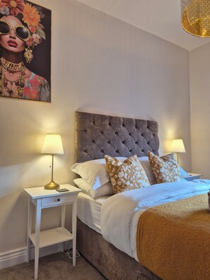 Room - City Centre Sanctuary, with free parking. (Worcester)