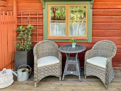 Traditional Dalarna cottage with Lake Siljan views