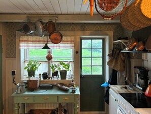 Coffee/tea maker, oven - Traditional Dalarna cottage with Lake Siljan views (Sollerön)