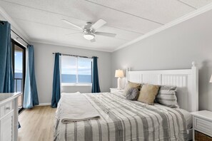 2 bedrooms, Internet - Ocean-front Condo in North OC - just a few blocks from Fenwick Island! (Ocean City)