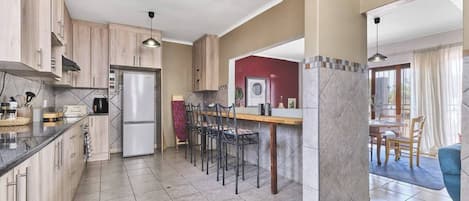 Apartment, 3 Bedrooms, Patio | Interior