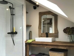 Shower - The Grange in Cantal (Parlan)
