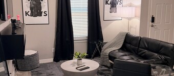 Modern 1-bedroom apartment with AC in charming Edinburg