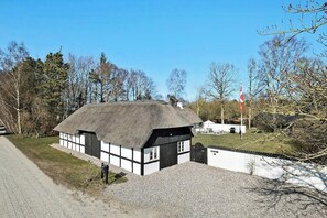 Exterior - Restored farmhouse near Kattegat with large garden (Hadsund)