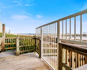 Property grounds - Emerald Skye #64 - Beachfront 1BR + Bunks, Stunning Gulf Views, Pool, Gym (Orange Beach)