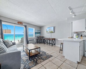 Smart TV - Emerald Skye #64 - Beachfront 1BR + Bunks, Stunning Gulf Views, Pool, Gym (Orange Beach)