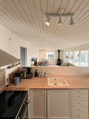 Microwave, oven, dishwasher, coffee/tea maker - Holiday home with conservatory near Enø Beach (Karrebæksminde)