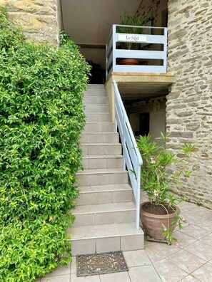 Exterior detail - Family home in the Alpes Mancelles (Moulins-le-Carbonnel)