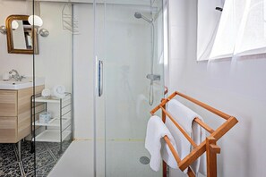 Shower - Character studio in the heart of a wine estate (Pézenas)
