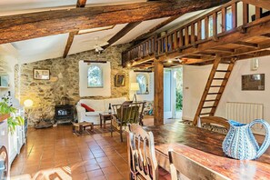 Living area - Character studio in the heart of a wine estate (Pézenas)