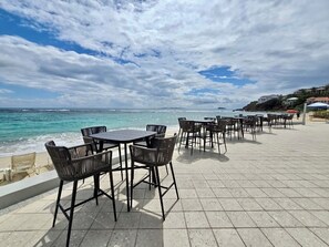 Outdoor dining - TRUE OCEANFRONT 3BR at Dawn Beach Club-Direct Beachfront Balcony- Sint Maarten (Philipsburg)