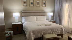 3 bedrooms, in-room safe, desk, iron/ironing board - TRUE OCEANFRONT 3BR at Dawn Beach Club-Direct Beachfront Balcony- Sint Maarten (Philipsburg)