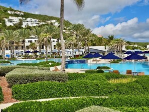Outdoor pool - TRUE OCEANFRONT 3BR at Dawn Beach Club-Direct Beachfront Balcony- Sint Maarten (Philipsburg)