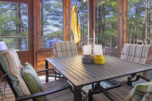 Outdoor dining - Peninsula Point - Five Bedroom Cottage, Sleeps 12 (Havelock)