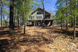 Exterior - Peninsula Point - Five Bedroom Cottage, Sleeps 12 (Havelock)