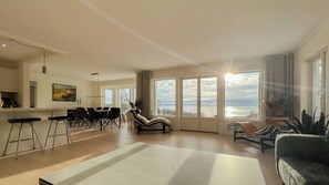 TV - Swedish timber house overlooking Lake Arresø (Helsinge)