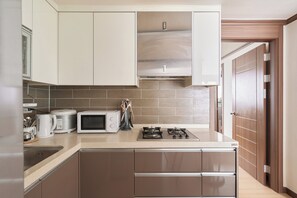 Private kitchen - 중화역 7분·주차 가능·교통편의·편의점/카페 인접 조용한 가족여행 장기숙박 코지 2베드룸 하우스 (Jungnang-gu)