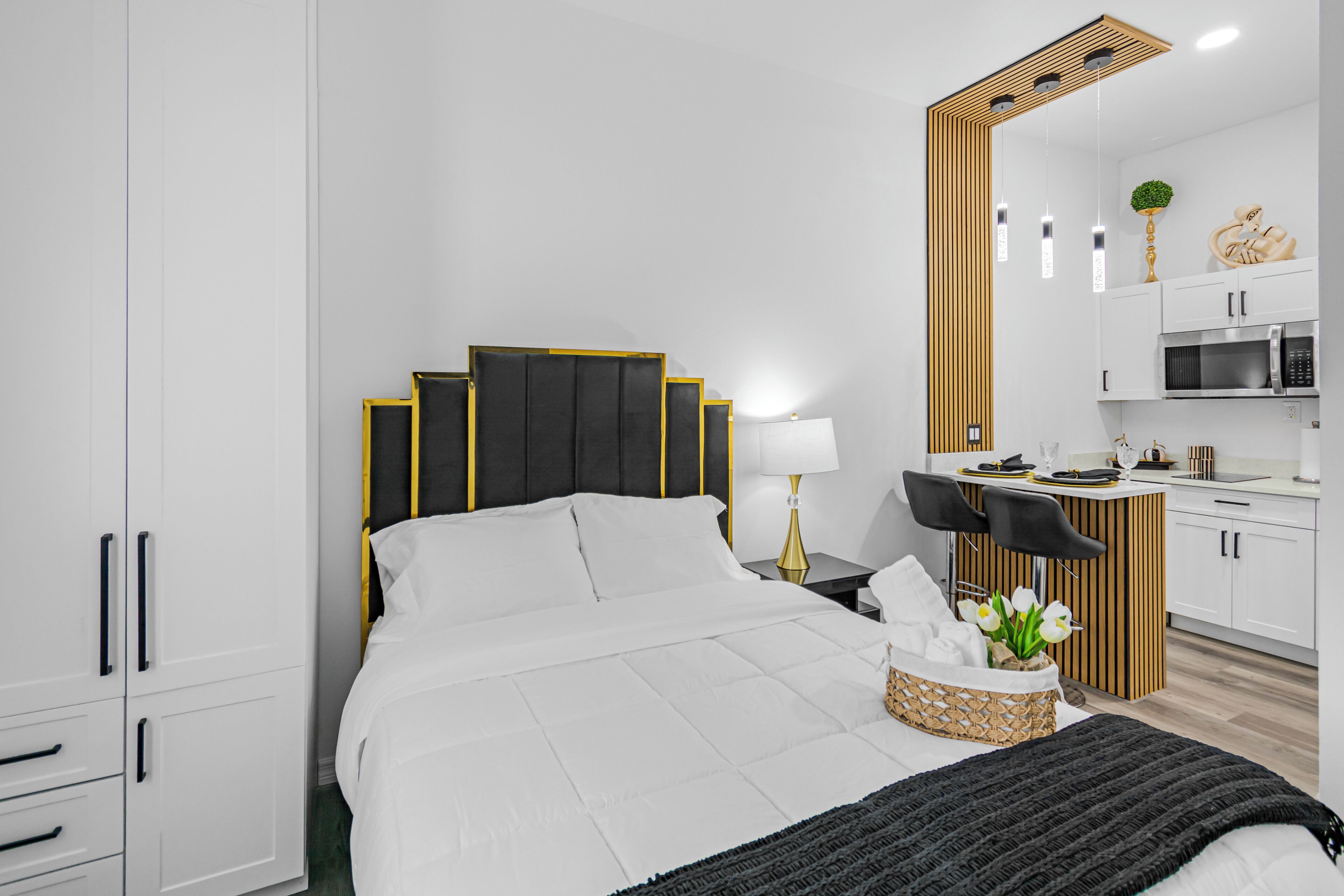 Iron/ironing board, WiFi, bed sheets