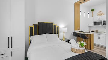Iron/ironing board, WiFi, bed sheets