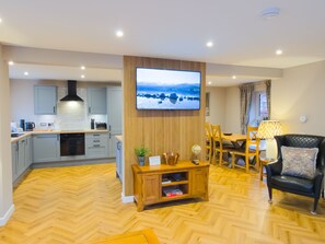 Interior - Kestrel Lodge - Aviemore hot tub lodge with sauna (Aviemore)