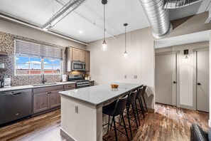 Private kitchen - Cozy 1-bedroom apartment right on the Pueblo Riverwalk (Pueblo)
