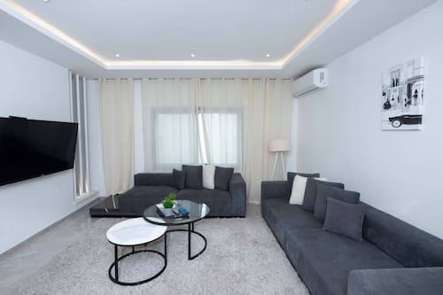 Deluxe Penthouse, Garden View | Living area