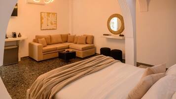 Suite Deluxe, balcon, vue sur la mer | Coffre-fort, rideaux d’obscurcissement, système d’insonorisation