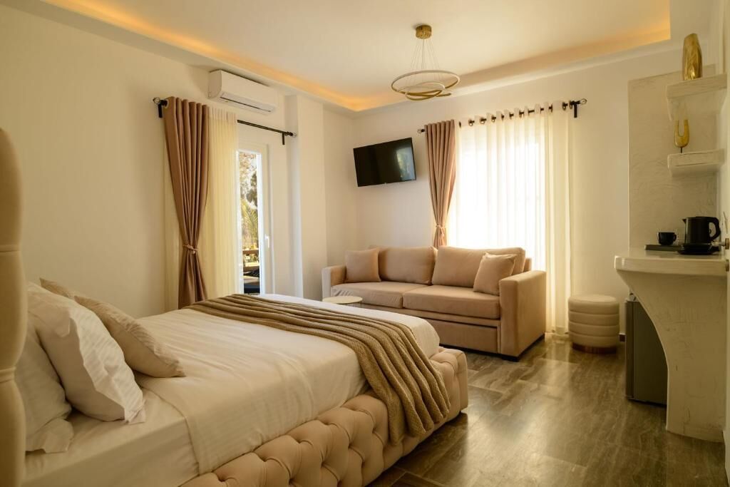 Junior Suite, Balcony, Sea View | In-room safe, blackout curtains, soundproofing, iron/ironing board